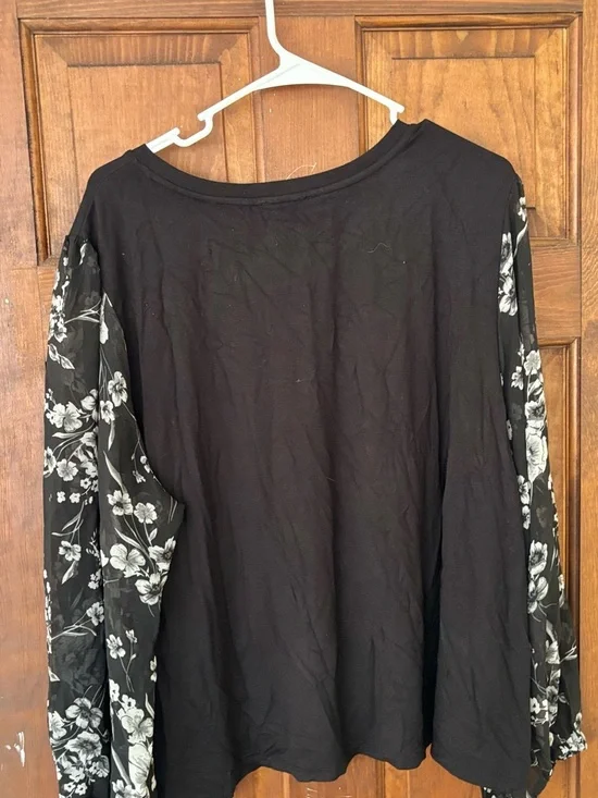 Tahari Blouse NWT - Picture 3 of 6